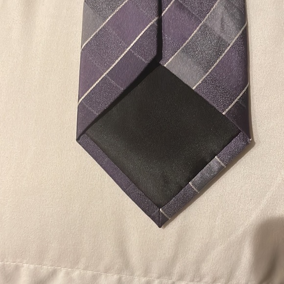 Kenneth Cole Reaction Tie - Picture 3 of 5